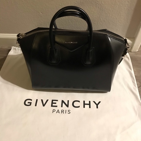 Givenchy Handbags - Givenchy Antigona / Medium / Black